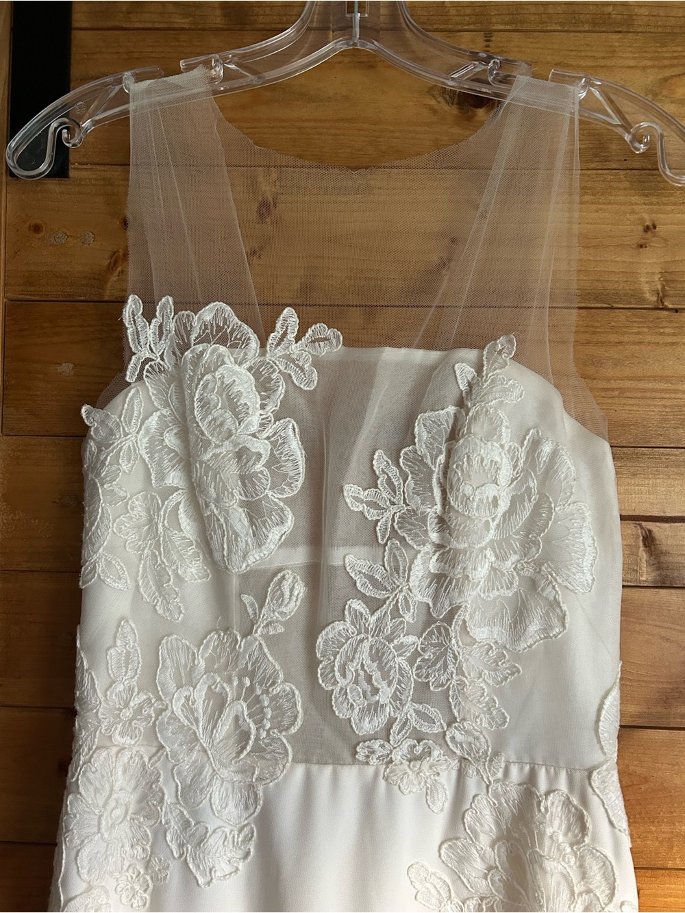 Nouvelle AMSALE floral appliquรฉ wedding gown